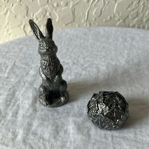 Unbranded: Pewter Bunny with cabbage